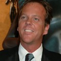 Kiefer Sutherland smiling at 2004 SAG Awards