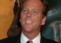 Kiefer Sutherland smiling at 2004 SAG Awards