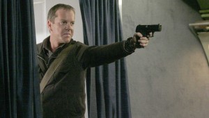 Jack Bauer with gun on plane 24 Season 5
