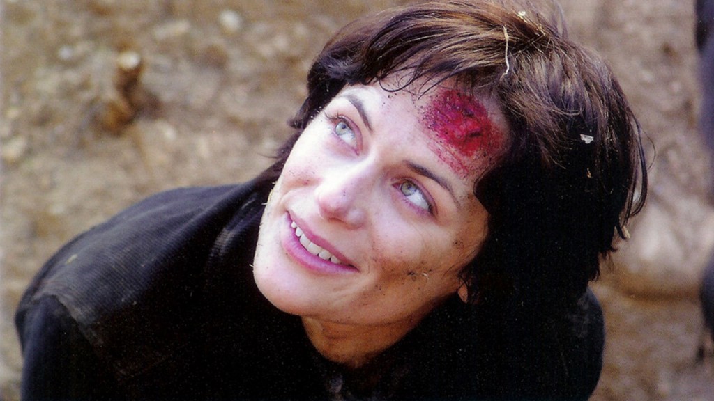 Sarah Clarke behind the scenes of 24 Season 2