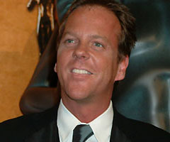 Kiefer Sutherland smiling at 2004 SAG Awards