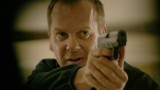 Jack Bauer points gun in 24 Season 5 Episode 2