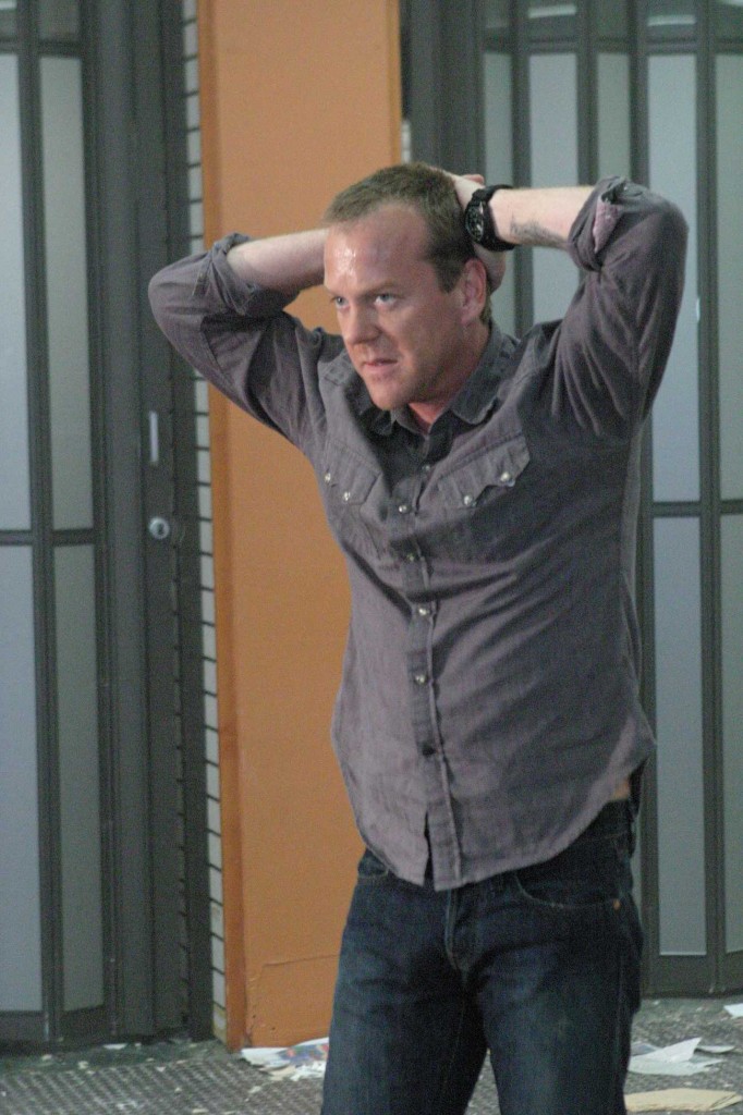 Jack Bauer turns himself in on 24 Season 5 Episode 3