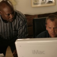 Jack Bauer and Wayne Palmer search computer in 24 Season 5 Episode 2