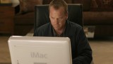 Jack Bauer searches computer in 24 Season 5 Episode 2