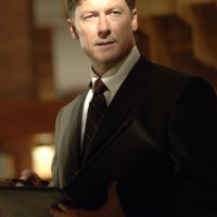 John Allen Nelson as Walt Cummings in 24 Season 5 Episode 3