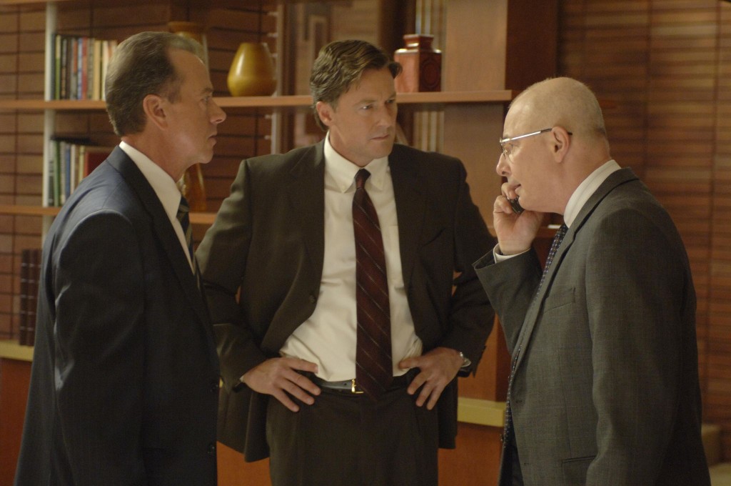 Charles Logan, Walt Cummings, Mike Novick discuss the hostage situation in 24 Season 5 Episode 4