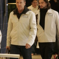 Jack Bauer undercover in the mall 24 Season 5 Episode 8