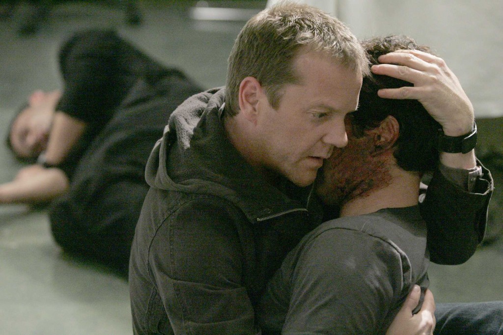 Jack Bauer holds a dying Tony Almeida in 24 Season 5 Episode 13