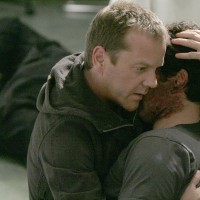 Jack Bauer holds a dying Tony Almeida in 24 Season 5 Episode 13