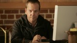 Jack Bauer searches computer for a link to the terrorists in 24 Season 5 Episode 11