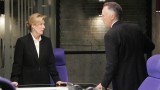 Karen Hayes and Bill Buchanan try to work together in 24 Season 5 Episode 15