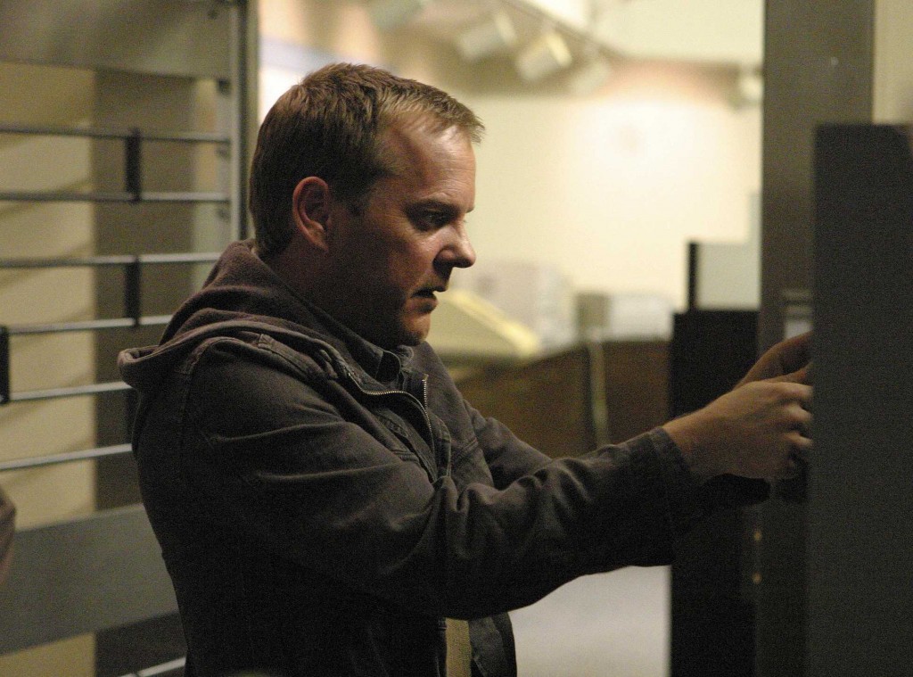 Jack Bauer retrieving the safety deposit box in 24 Season 5 Episode 17