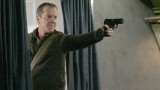 Jack Bauer with gun on plane 24 Season 5