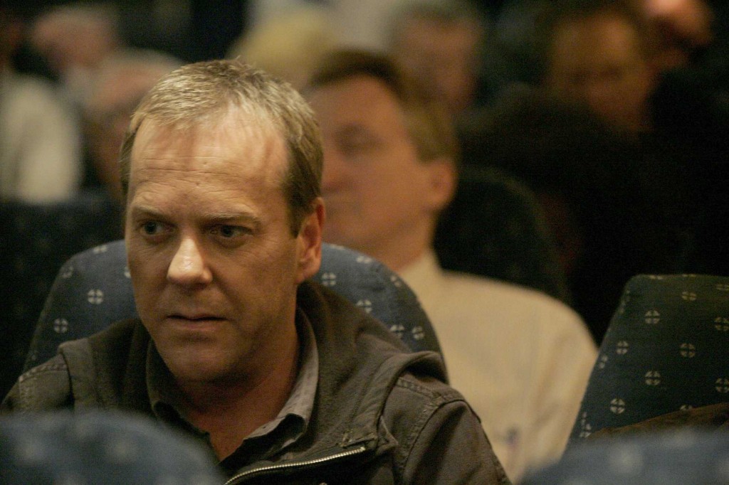 Jack Bauer boarding plane in 24 Season 5 Episode 20