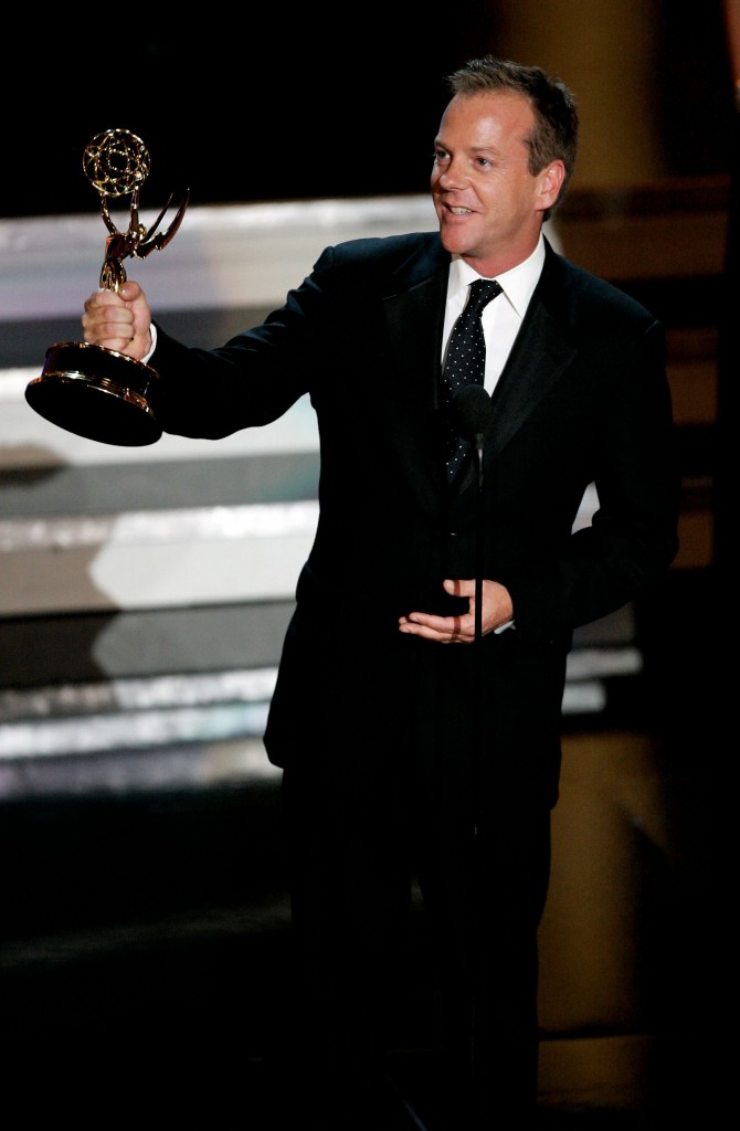 Kiefer Sutherland accepts award for Oustanding Lead Actor in a Drama Series at 2006 Emmys