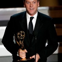 Kiefer Sutherland accepts award for Oustanding Lead Actor in a Drama Series at 2006 Emmys