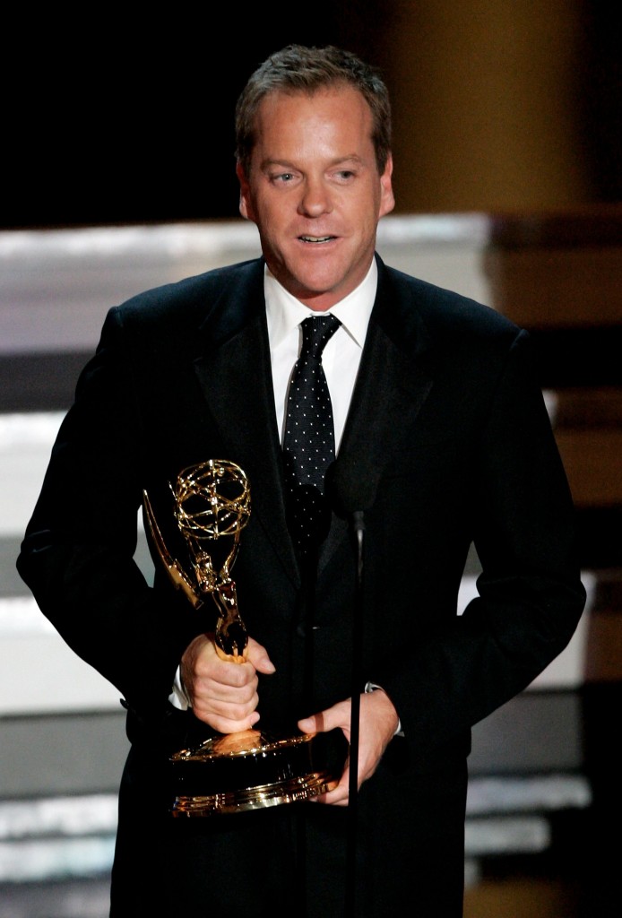Kiefer Sutherland accepts award for Oustanding Lead Actor in a Drama Series at 2006 Emmys