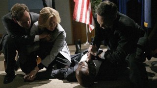 President Wayne Palmer collapses during his press conference in 24 Season 6 Episode 18