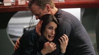 Jack Bauer comforts Marilyn Bauer in 24 Season 6 Episode 21