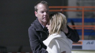 Jack Bauer and Audrey Raines hug