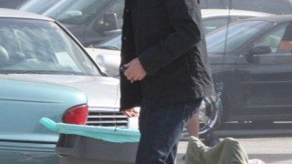 Kiefer Sutherland on location 24 Season 8 set picture