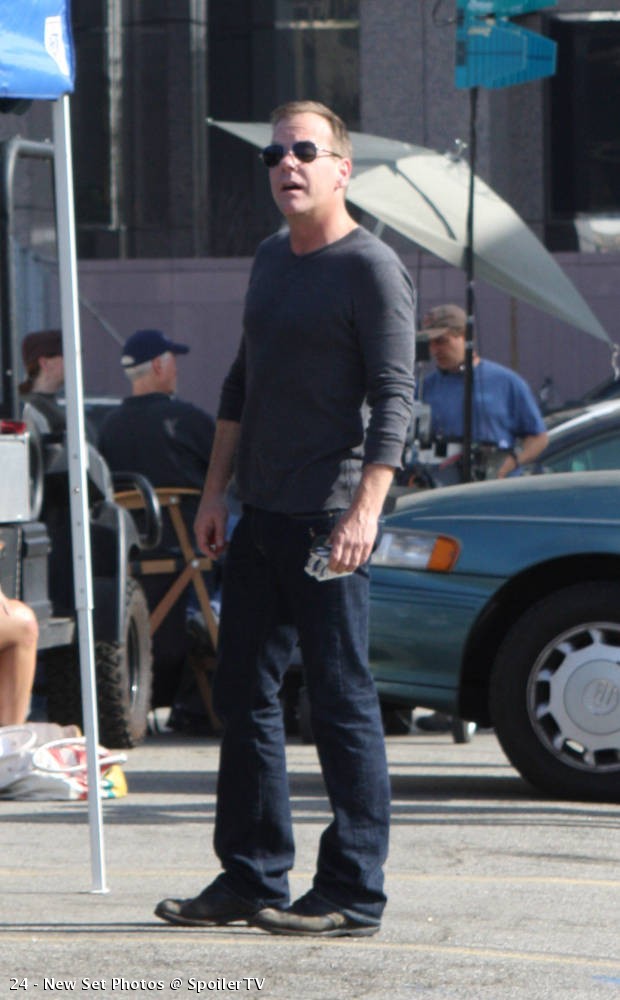 Kiefer Sutherland on location 24 Season 8 set picture