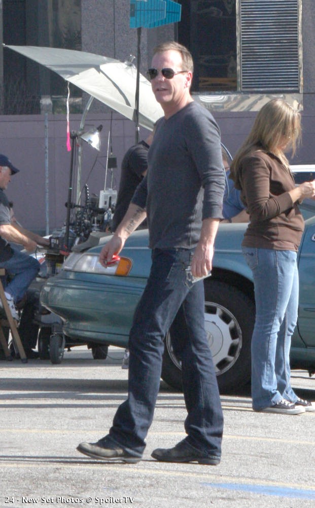 Kiefer Sutherland on location 24 Season 8 set picture