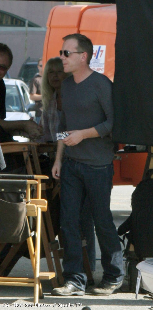 Kiefer Sutherland on location 24 Season 8 set picture