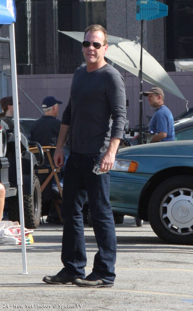 Kiefer Sutherland on location 24 Season 8 set picture