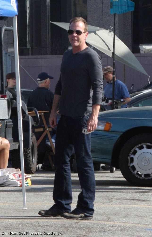 Kiefer Sutherland on location 24 Season 8 set picture