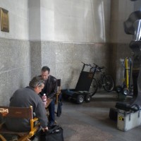 Kiefer Sutherland playing chess on 24 Season 8 set