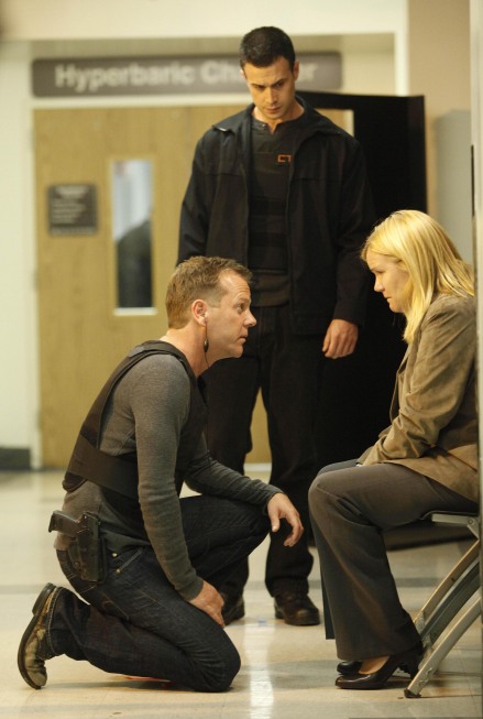 Kiefer Sutherland and Mare Winningham in 24 Season 8 Episode 11