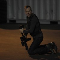 Jack Bauer with assault rifle 24 Season 8 episode 13