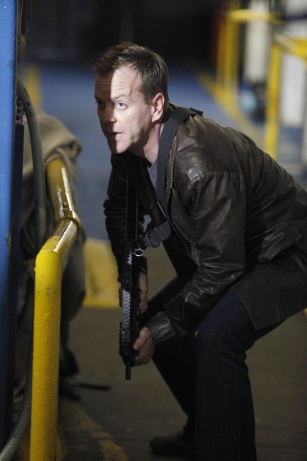 Jack Bauer holding gun 24 Season 8 Episode 19