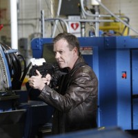 Jack Bauer holding gun 24 Season 8 episode 19