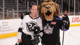 Kiefer Sutherland at 24 vs House Hockey Game