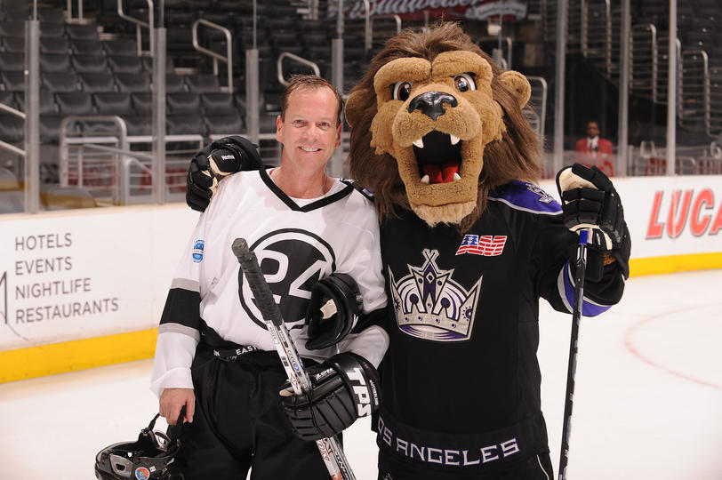 Kiefer Sutherland at 24 vs House Hockey Game