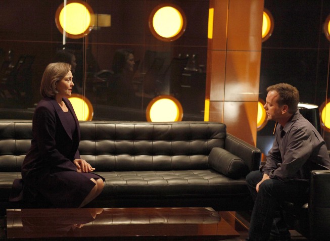 President Allison Taylor and Jack Bauer meet at CTU 24 Season 8 Episode 18