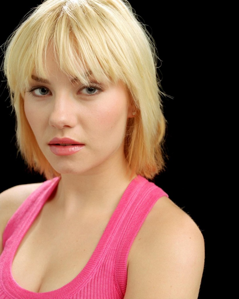 Elisha Cuthbert as Kim Bauer in 24 Season 3 promo pic