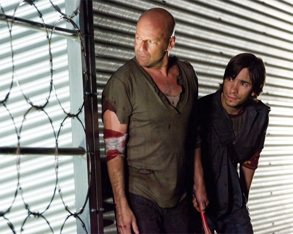Bruce Willis and Justin Long in Live Free or Die Hard