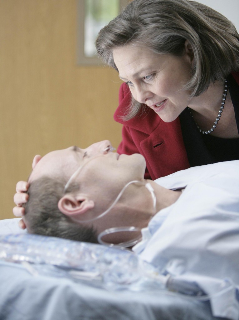 Allison Taylor visits Henry Taylor at the hospital 24 Season 7 Episode 9