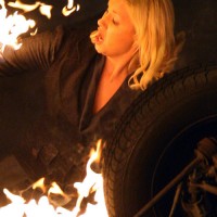 Elisha Cuthbert filming 24 Season 7 finale, Kim Bauer on fire