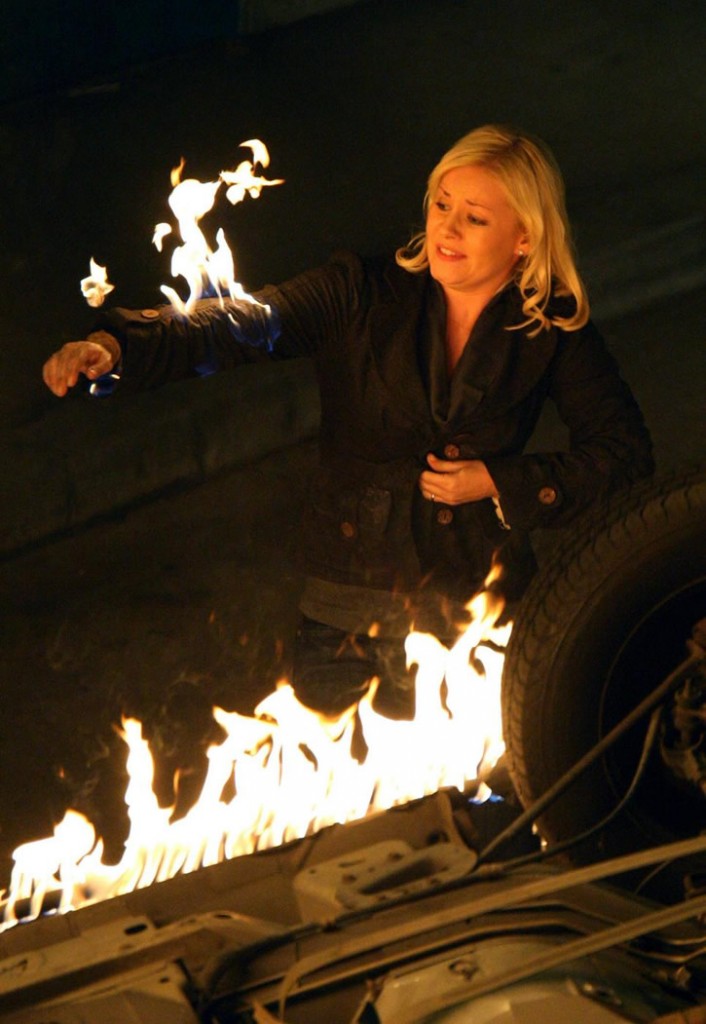 Elisha Cuthbert filming 24 Season 7 finale, Kim Bauer on fire