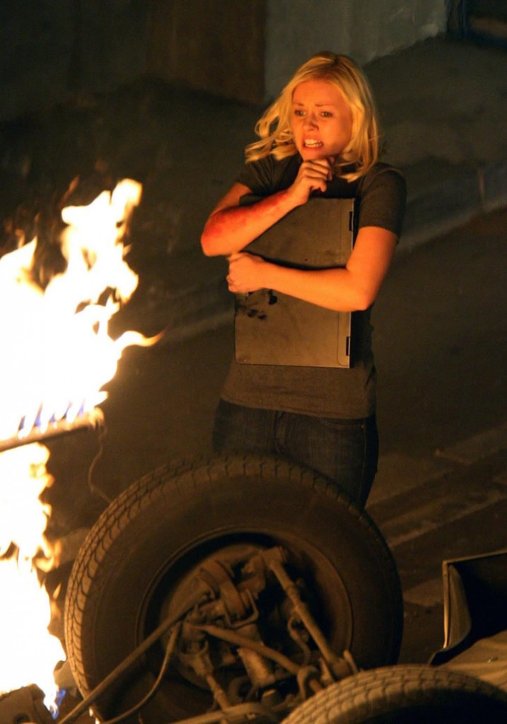 Elisha Cuthbert filming 24 Season 7 finale, Kim Bauer on fire