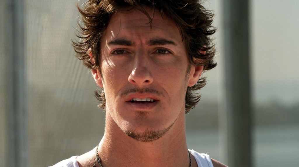 Eric Balfour in Skyline