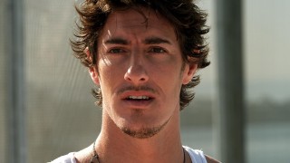 Eric Balfour in Skyline