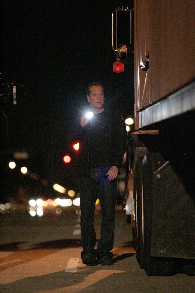 Jack Bauer flashlight 24 Season 7 Episode 15