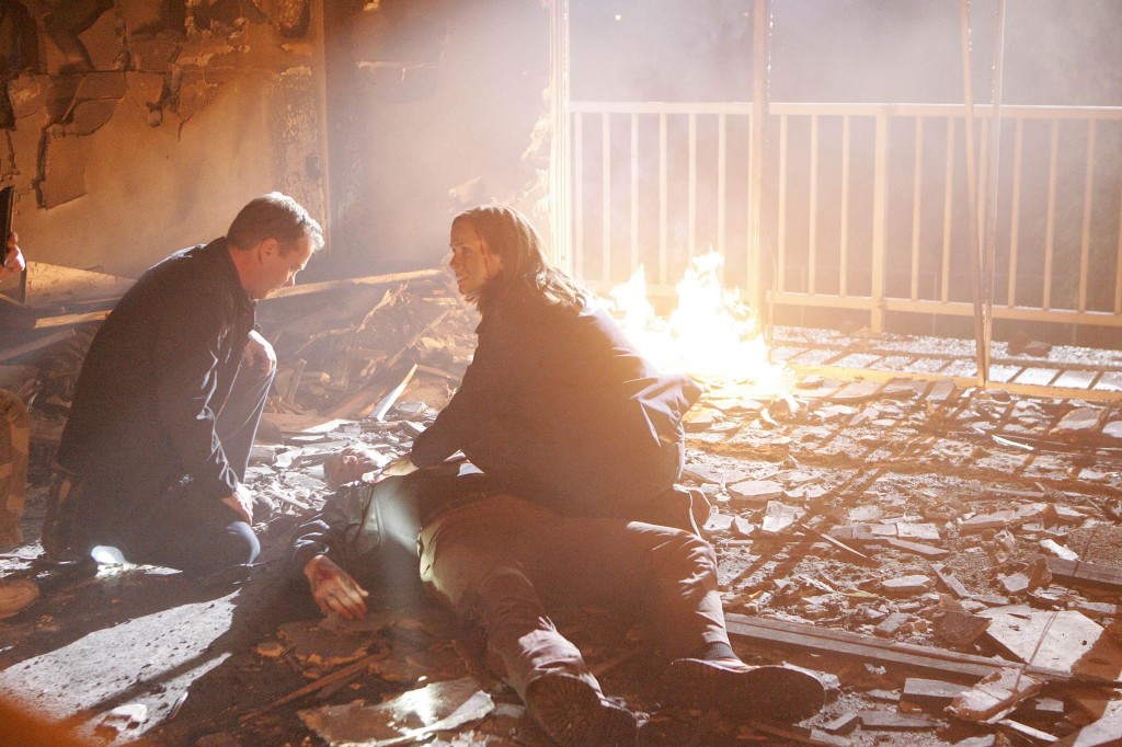 Jack Bauer and Renee building explosion 24 Season 7 episode 19