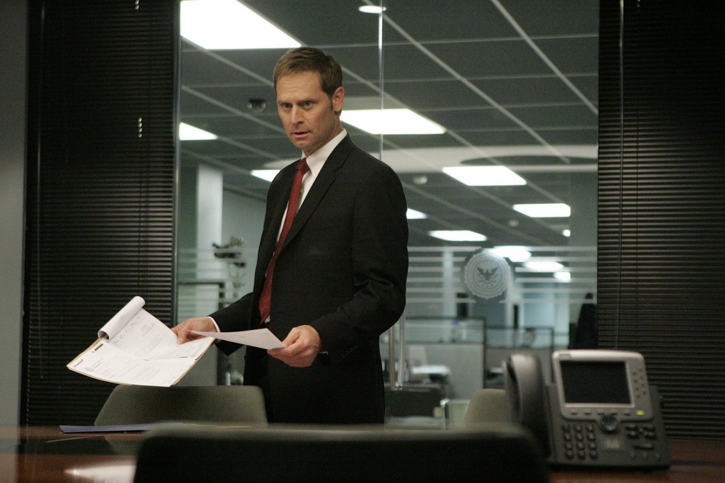 Jeffrey Nordling as Larry Moss in 24 Season 7 Episode 10